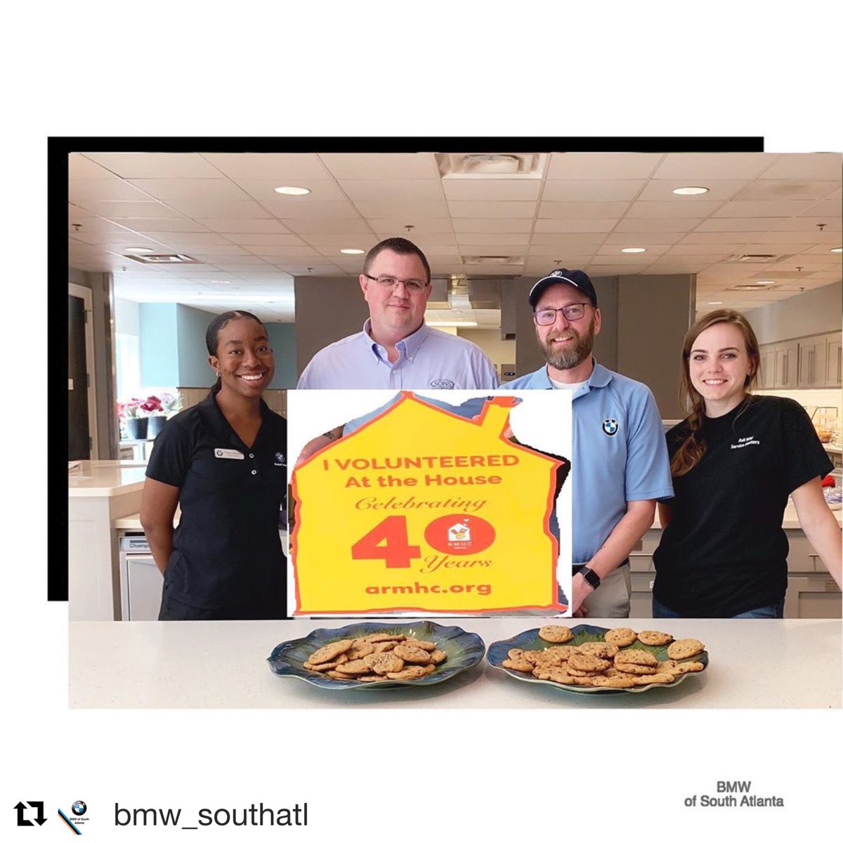 sharp_creative_'s tweet image. Another great community service by our partners @bmw_southatl 
・・・
BMW South Atlanta got the chance to give back &amp;amp; bring the awesome smell of fresh baked cookies to the amazing people of the Ronald McDonald House Charities! Thank you again for having us 🏡💙