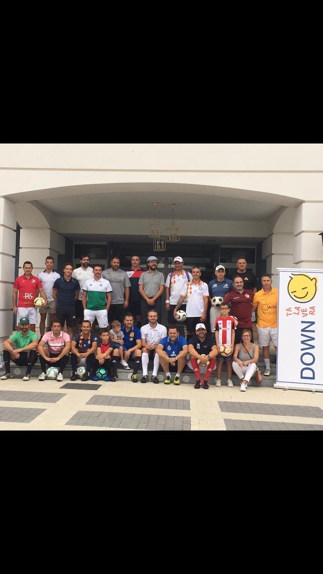 Grandísima mañana de futgolf en ⁦@PalomarejosGolf⁩ con paisanos, cracks como Javi Guerrero, Jesús Muñoz, Morán, Peña, Pedraza, Mejías y Jaime Romero y al lado de ⁦<a href="/filippomricci/">Filippo Ricci</a>⁩ y ⁦<a href="/As_TomasRoncero/">Tomás Roncero</a>⁩ para aprender de profesionales y para ayudar a Down Talavera.