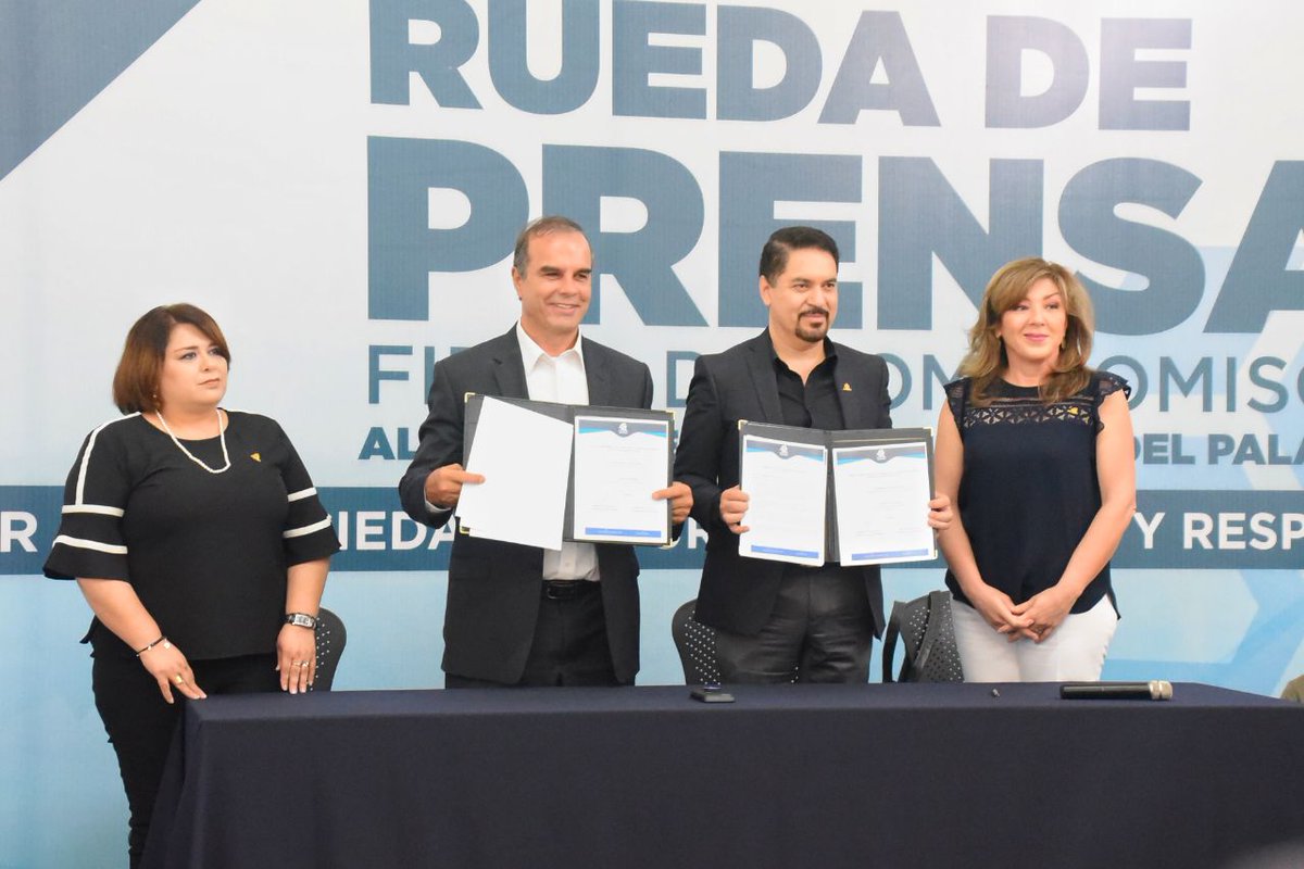 JorgeSalum's tweet photo. Vamos a #AvanzarJuntoS por un mejor Durango. Con responsabilidad, apoyo y trabajo en conjunto con los empresarios de @coparmexdurango, hemos firmado esta serie de compromisos con una visión a un mejor panorama social y económico. https://t.co/mBjvdRJmx7