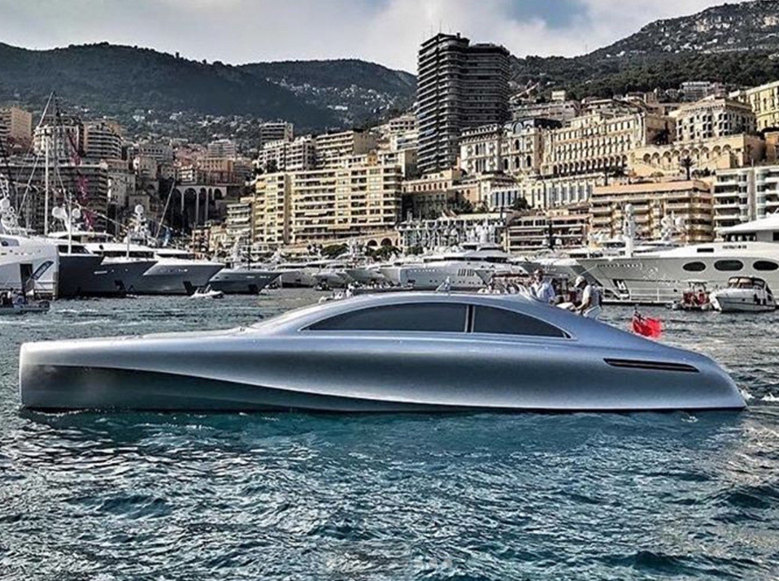 Mercedes Benz Usać
¤ On Twitter This Mercedes Benz Yacht Is
