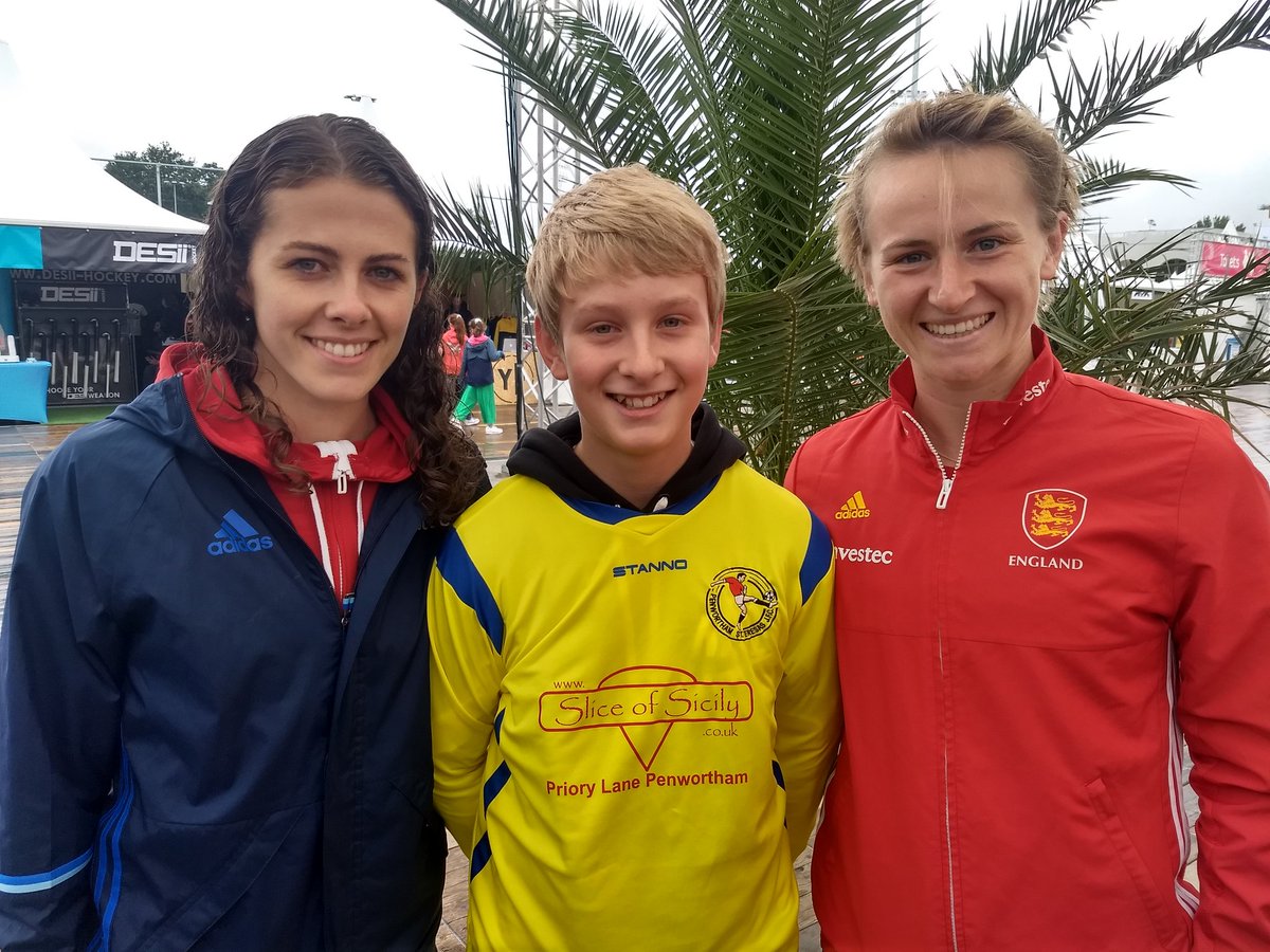 glossevans's tweet photo. Great to meet @annaftoman and @Ellie_Rayer from @EnglandHockey at the @eurohockeyorg championship in Belgium. 
Thanks for the photo with Alex!!
Go well in the semi-finals!! 🏑🏑🏆🏆🏅🏅
@pstjfc #PSTonTour https://t.co/PCQsvTdSI1