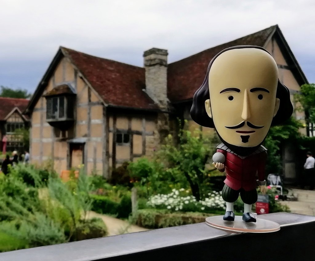 ShakespeareBT's tweet photo. “There I shall see mine own figure,” As You Like It. Enjoy your very own pint sized Shakespeare. Made by @todayisartday and available in store or online https://t.co/uhig26dKkA #TodayIsArtDay #Shakespeare https://t.co/xwejvHyhIq