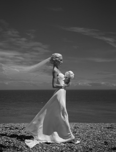 charlie_brear's tweet image. CB BRIDE ✨  @ellie_kemp in the Iconic Carenne dress @jodebanziephoto  

#charliebrear #weddingdress #britishdesigner #madeinuk #bridalwear #bridal  #vintageweddingdress
