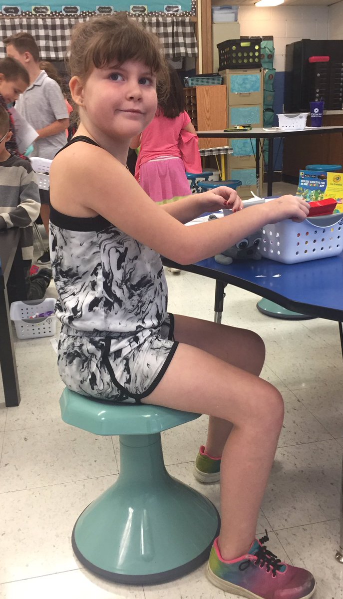 mcgraw2ndgrade's tweet photo. Learning how to choose seats in our #flexibleseating classroom. #fieldhornets #hornetsr2 https://t.co/CQtmw9hnpr
