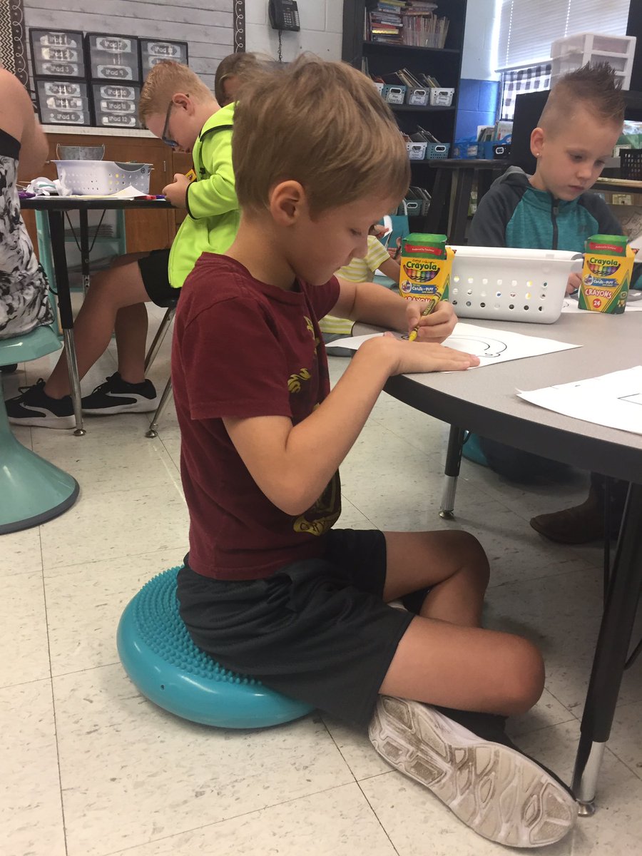 mcgraw2ndgrade's tweet photo. Learning how to choose seats in our #flexibleseating classroom. #fieldhornets #hornetsr2 https://t.co/CQtmw9hnpr