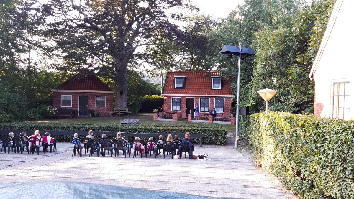 JeroenKruims's tweet photo. Generale voor de schooljeugd bij het #OLS in #Roderwolde https://t.co/FJoOHbGjDp