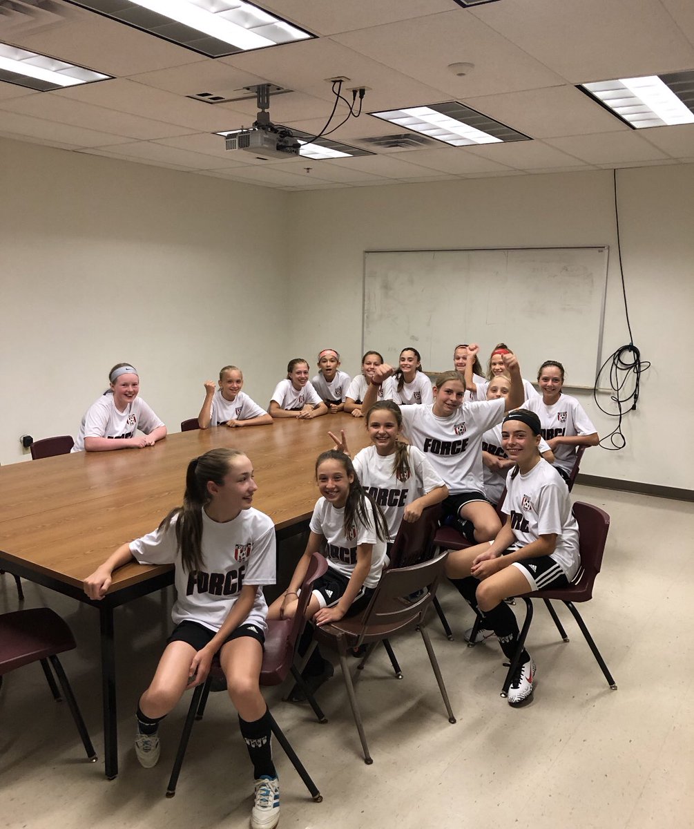 AFFCSoccer's tweet photo. Team meeting with 07 girls before practice. #team #teamgoals #soccer #forcetraining https://t.co/9KwyfzKZZt