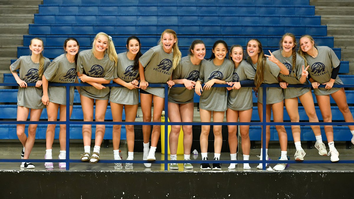 lorenziniphotog's tweet photo. Lady Jags JV team in "Fan Mode". https://t.co/ROSCB4MQoY