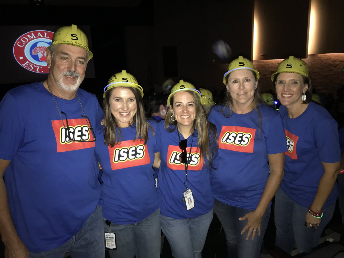 Convocation fun! #comalconvo19 #buildingourpack <a href="/MaryStults_ISES/">ISES.Principal</a> @mama7301