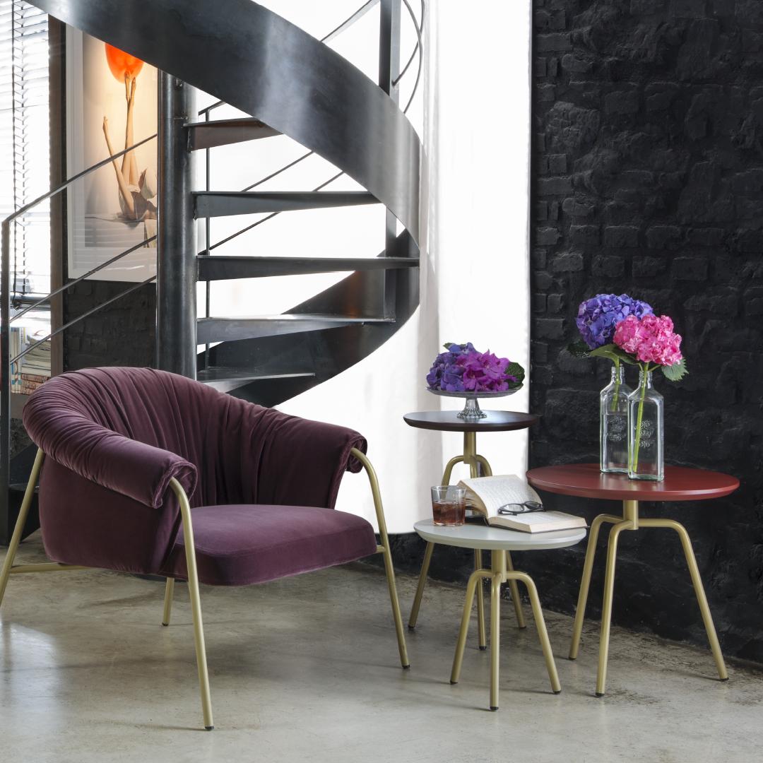 Scala Collections | Armchair
Scala armchair, with sinous and enveloping shapes which welcome in a soft embrace is characterized by the pleating of the hand-crafted fabric.
*
@studiomarcopiva
#almadesign #studiomarcopiva #designingthecomplexity