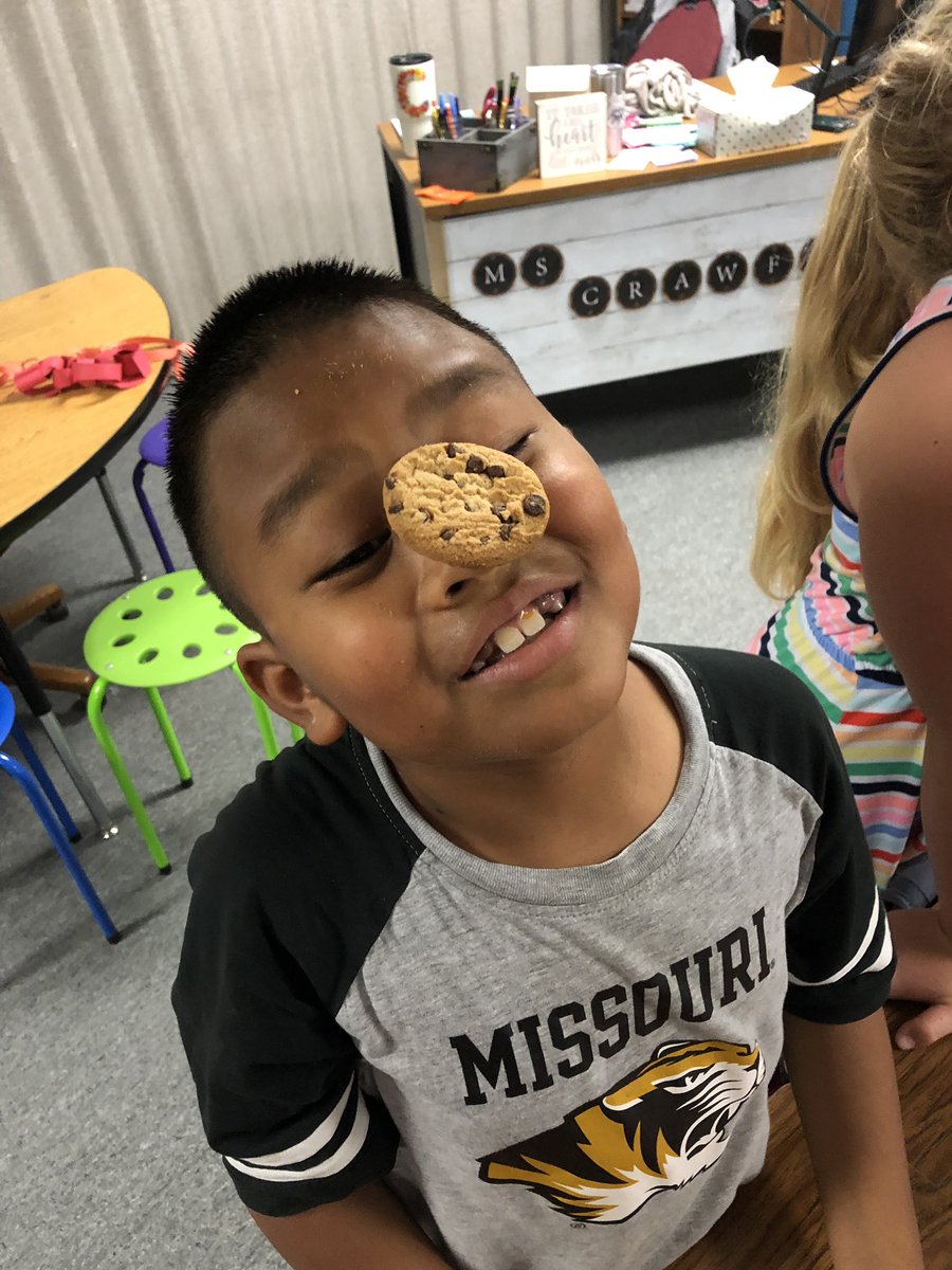 mscrawfords's tweet photo. Team building fun! Did cookie face by table teams as a fun ice breaker to end to our day yesterday #B2SIndians https://t.co/i6hb59BO5E