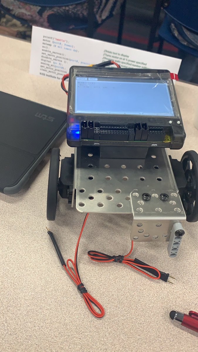 MrsAlmaCastill1's tweet photo. Botball Challenge @BotballRobotics @JuniorBotball  #loslunasdatacenter https://t.co/sPcf62BaZ6