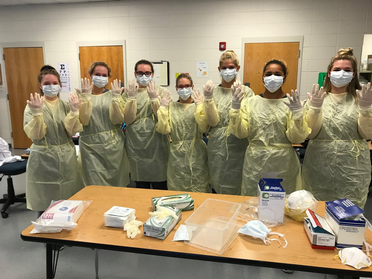 lrobersonrn's tweet photo. 2019-20 LHS CNA PCT students. Learning infection control! ⁦@LHSHOSA5⁩ ⁦@lincolnhs⁩ #goodasgold ⁦@tcboecareertech⁩ ⁦@TCBOE⁩ https://t.co/M001kE9lxw