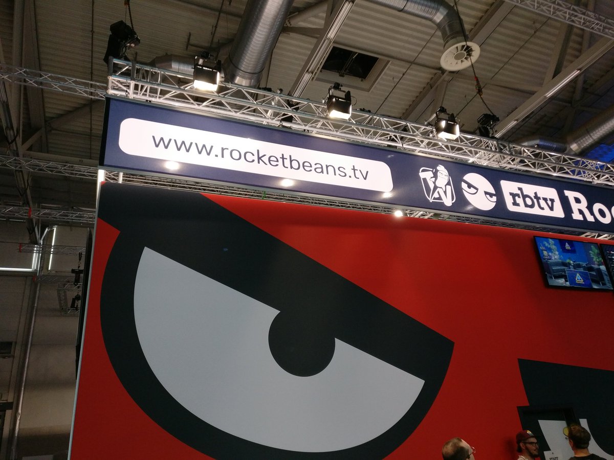 _rony's tweet photo. #gamescom2015
Rocket .. wer?

- RocketBeans ... einige von denen waren Mal bei #giga

#gamescom2019 
Ah, da hinten RocketBeans! Krass wie groß die geworden sind - die waren Mal bei GIGA

- GIGA?

#rbtv
#rocketbeans https://t.co/PBFUUQjZne