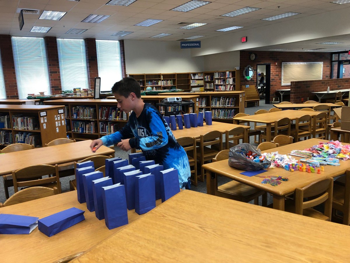 1library_ninja's tweet photo. "Operation: Fill the Summer Reading Goodie Bags" is in full effect. To get a goodie bag, email a picture of your completed @LoudounLibrary summer reading challenge card to Mrs. Rosen or Mrs. Whitehouse @WhitehouseSus OR just bring a copy to the @Tolbert_ES library. #Tolbert2020 https://t.co/UGOCI0zqHw