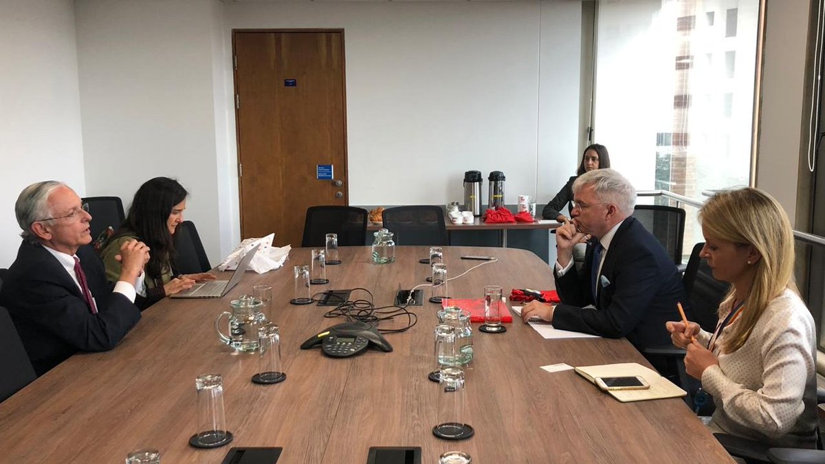 UKinColombia's tweet photo. #UKColRelations | En el marco de su visita, el enviado de comercio para Colombia Mark Menzies, MP, discutió con representantes de distintas asociaciones los retos que los exportadores colombianos tienen para ingresar a otros mercados y cómo desde el Reino Unido podemos apoyarlos. https://t.co/26HvMifv68