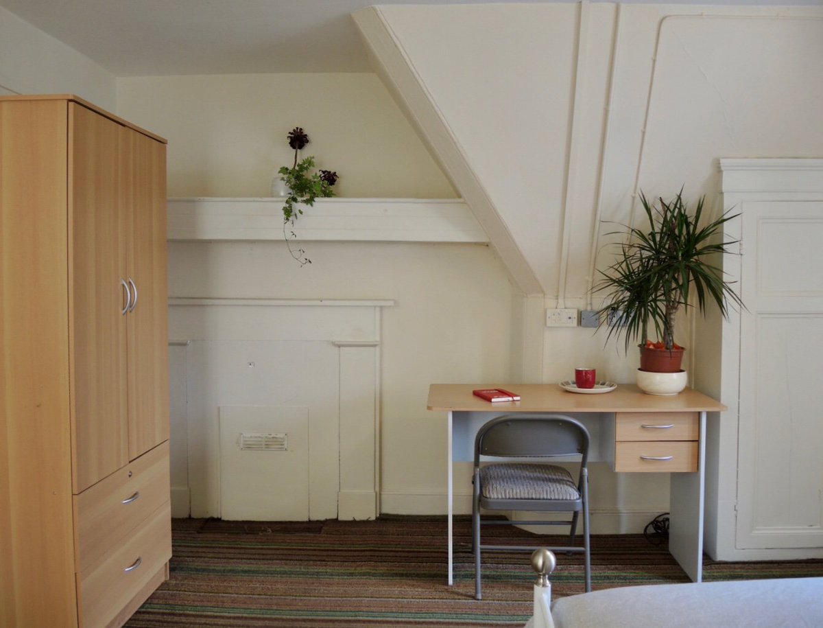 NjoyRooms's tweet photo. Fancy living your uni-life like a Parisian artist .... this gorgeous attic room is available to book for September (wardrobe to Narnia included ) Give us a call 01618503040 #langdalehall #studentaccommodation #manchesterstudent https://t.co/i6caajjmQP