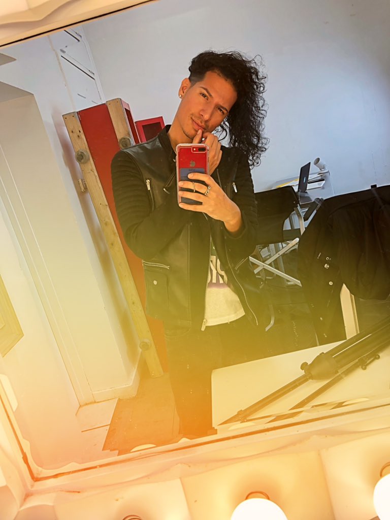 jPinNotes's tweet photo. #LoveYourself โจ โYear of Shineโ #jPinNotes #Latinx #longhairedguys #QPOC #ForTheCulture #wellnesswednesday https://t.co/WNeTGbwfie