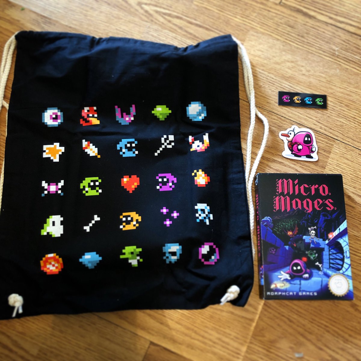 bluetvgames's tweet photo. Got my physical copy of Micro Mages today. It came with extra goodies. Excited. #nes #retro #retrogamer #retrogames #nes #nintendo #modenretro #micromages #morphcatgames @morphcat https://t.co/wi2ilIkot6