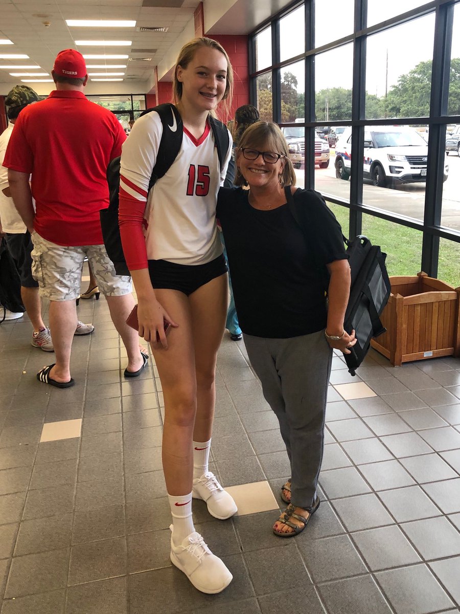 jordangambletx's tweet photo. Love love love this ‘lil lady ❤️ #myfirstcoach #hutsellhornet 🐝 https://t.co/t9NJ0lAaxN