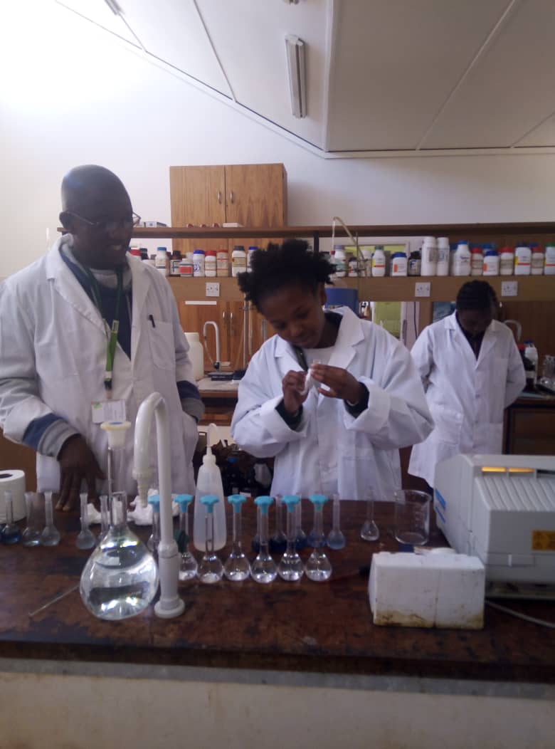 Day 1 of Girls Internship-Job shadowing in Bulawayo! Grateful to corporate support <a href="/ICRISAT/">ICRISAT</a> . Love our Partners GIST! <a href="/girlsinstemzw/">Girls In Stem Trust</a> #GirlPowerisaGirlEmpowered  #girlsinstem #herdigitalskilsherfuture #DreamITdareITdoIT
