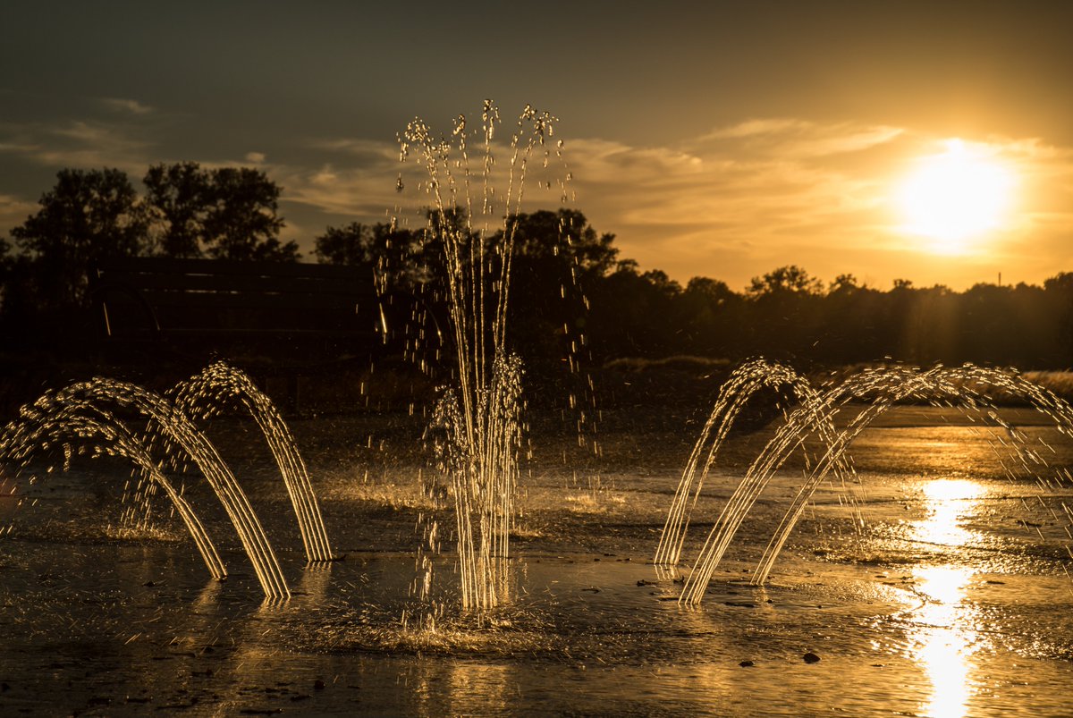 clthreeoaks's tweet photo. There is still time for fun in the sun! Check out the splash pad at the beach for a quick way to cool down! Beach hours are 3:30 p.m. to 7:00 p.m. on weekdays, and 10:00 a.m. to 7:00 p.m. on weekends.

The beach will close for the season after Labor Day, Monday, September 2, 2019 https://t.co/0RVApFiHlj