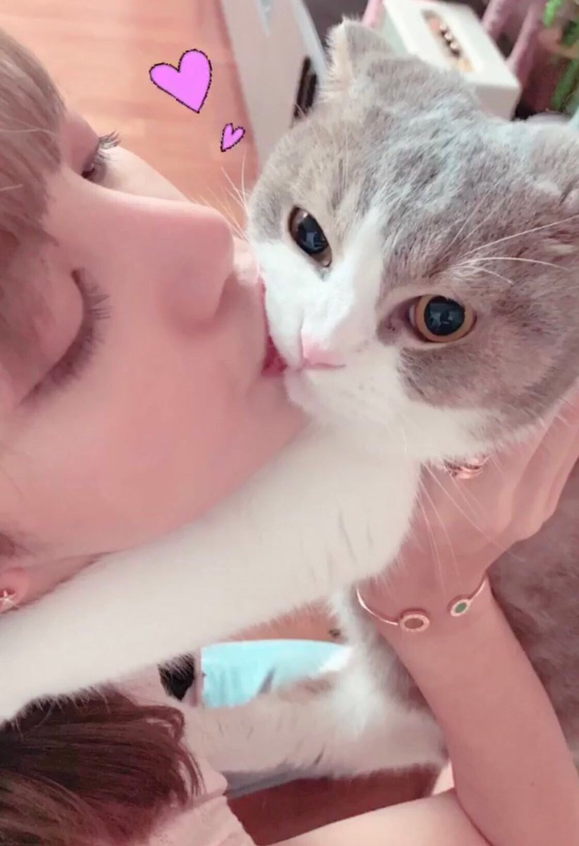 mllm9397's tweet photo. MARK MILO LEO LISA 💖 #ML #LM #MARKLISA #LISAMARK https://t.co/jgcd9LiCY4