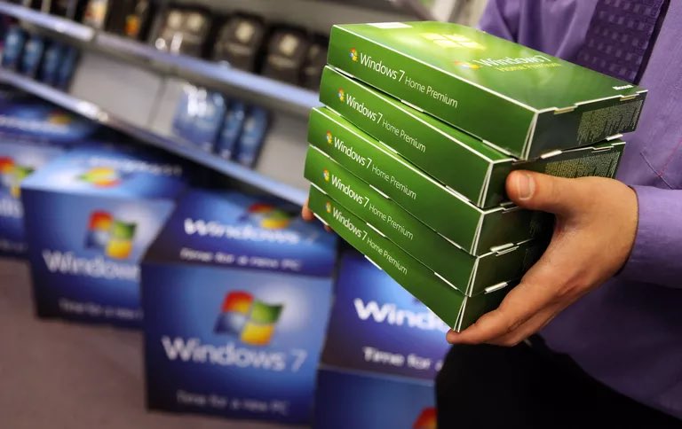 ComputerHQak's tweet photo. Are you ready for Windows 7 end of life? 
The lifecycle is set to end in January 2020, meaning that Microsoft will discontinue all support; paid support, all updates, &amp; security. 
You can continue to use it, but without security updates you are more prone to new viruses &amp; malware https://t.co/oQ9TygGcwz