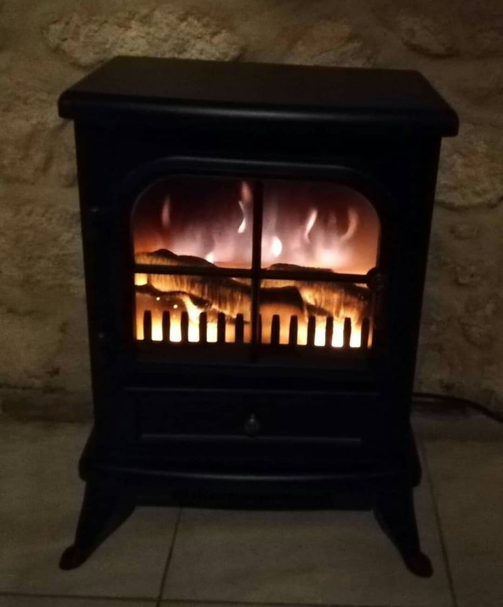 hvillegente's tweet photo. ⭐poêle électrique Klarstein⭐
ce radiateur électrique chauffe super bien, son effet flamme donne un très joli rendu, il est silencieux vous le trouvez sur amazon à 139,99€ #poeleelectrique #klarstein #radiateurelectrique #decoration #deco #LaStMoritz #amazon #achat #ln2007 https://t.co/cgbpUT8yhC