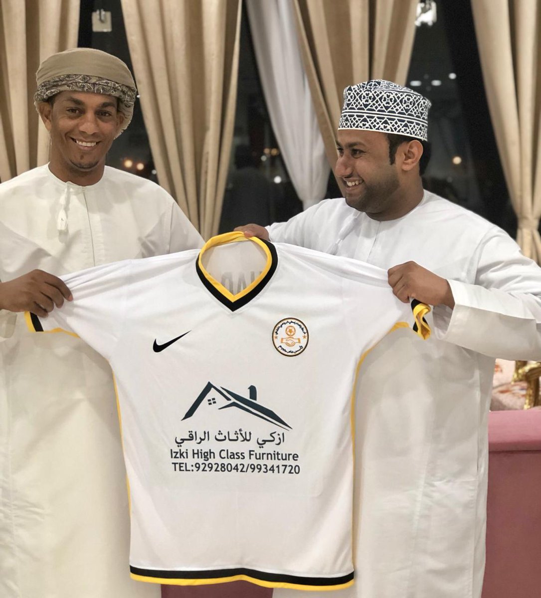 ettihad_imty's tweet photo. #_تدشين_القميص_الجديد
_#فريق_إتحاد_إمطي_الرياضي_
اليوم  21 أغسطس 2019 تم تدشين القميص الجديد لفريق إتحاد إمطي الرياضي تحت رعاية _إزكي للأثاث الراقي_ https://t.co/s5DSBQbls3