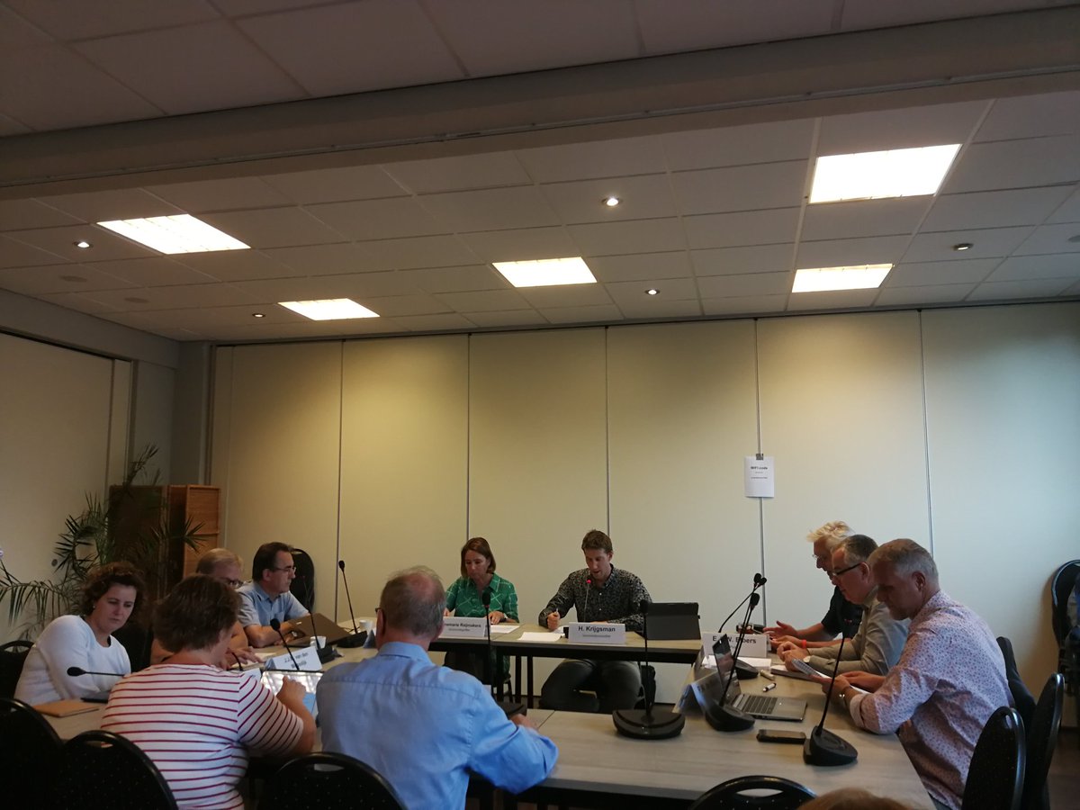 studiodestreek's tweet image. We ontwaken weer voorzichtig uit onze zomerslaap. Commissievergadering in @Gem_Overbetuwe over veiligheidsbeleid. Maar eigenlijk ook over de #railterminal. #Overbetuwe