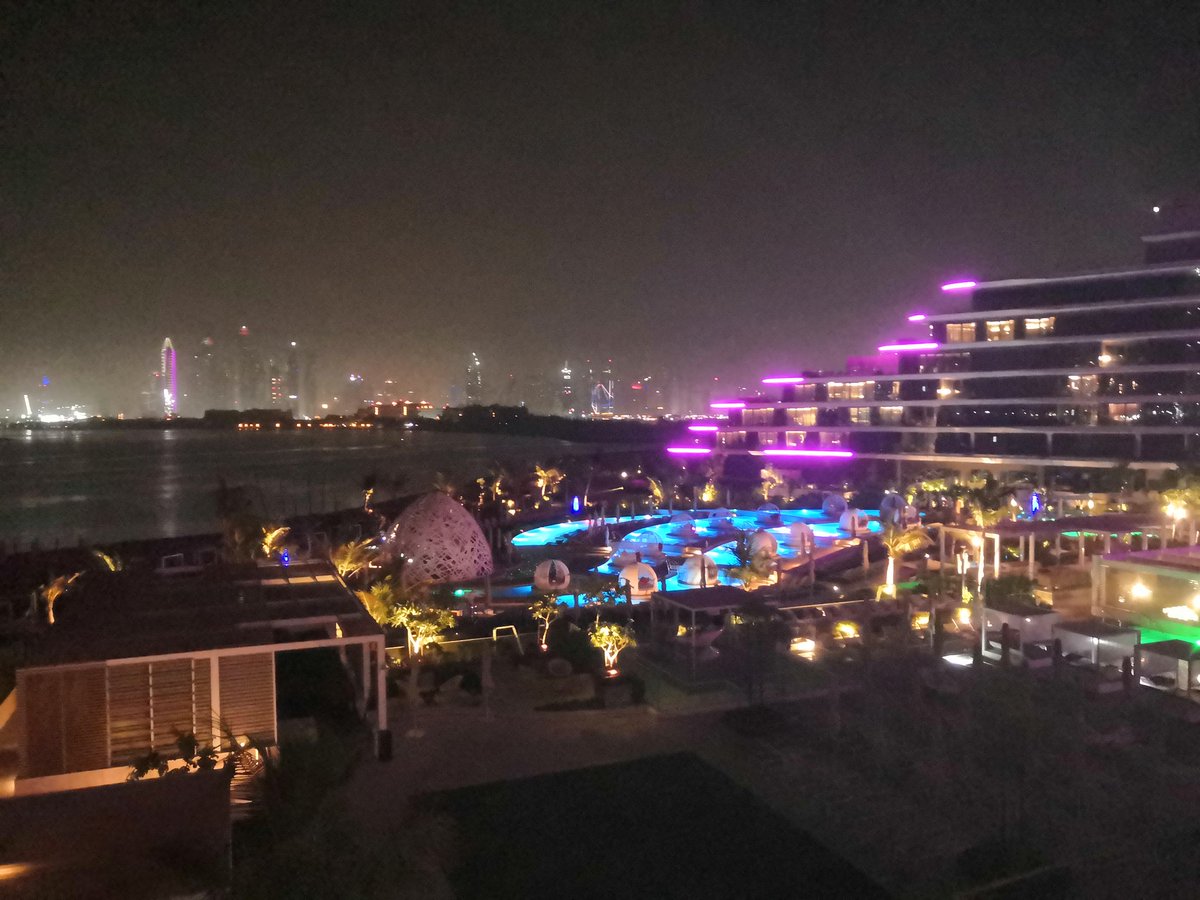 ad69boy's tweet photo. W Palm hotel https://t.co/Nl0dusMMCi