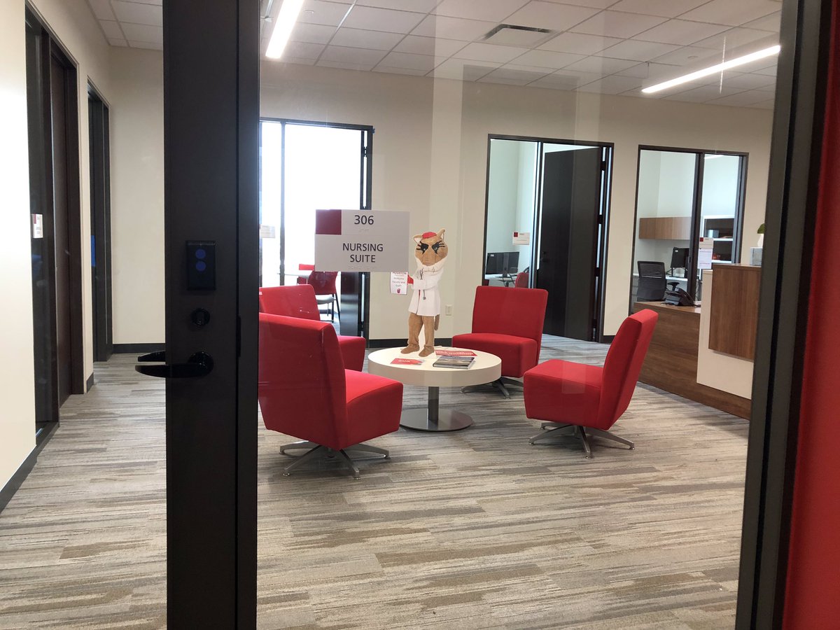 uh_con's tweet photo. Great to see our MSN and Traditional BSN students enjoying their new space. #UHCON classes running at full swing. #CougarNurses #UHatKaty #GoCoogs https://t.co/kFu9e9RgPm