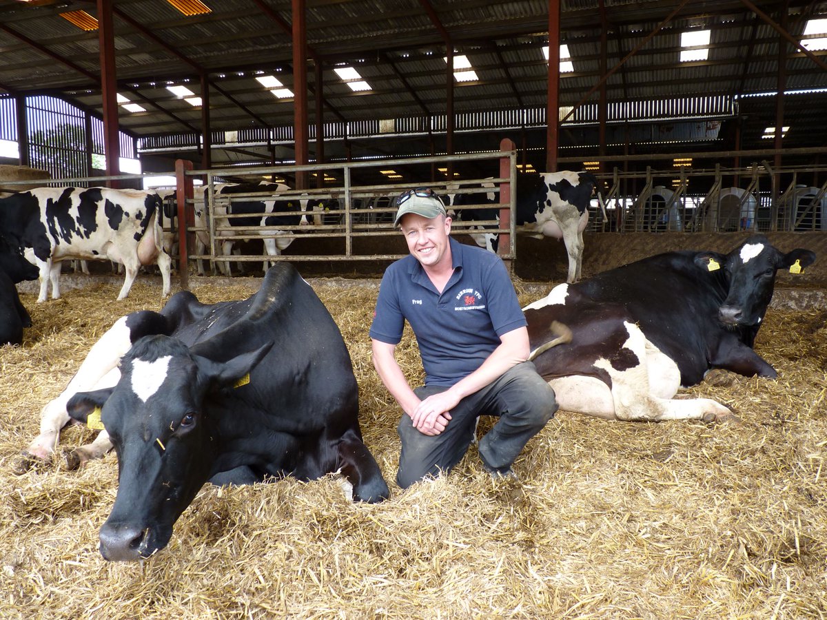 JustFarmersUK's tweet photo. #AFarmerADay Fraser milks thousands of cows in Mid Wales. His farm is what some would call a #megadairy & the cows are housed all year round. The system has many critics but Fraser believes it suits his land & the cows. FRASER'S STORY: https://t.co/es8AcUDLza #BBCFarmingFocus https://t.co/VF195B4qYu