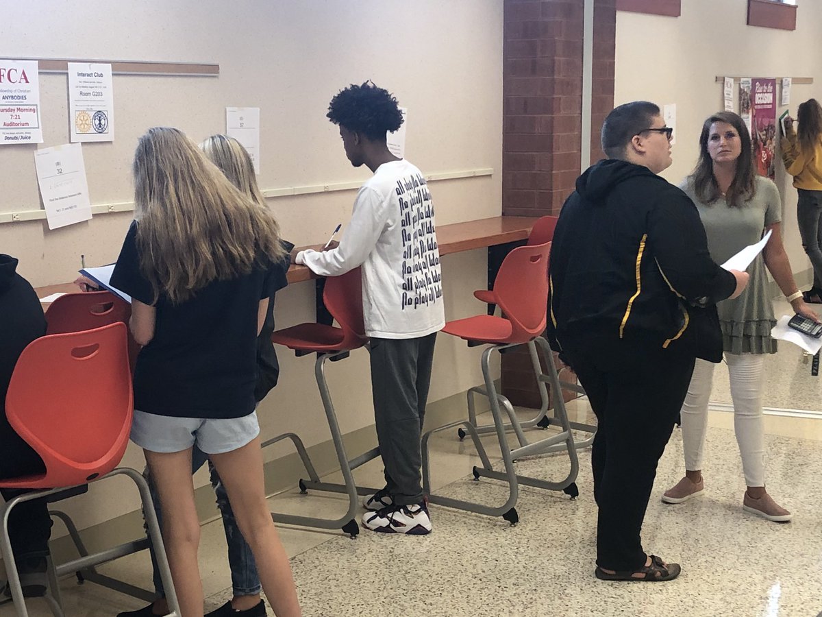 QuakersLearn's tweet photo. Geometry students are busy with a “trail run” today reviewing the Tools of Geometry. A great way for students to build skills with collaboration and communication. #InnovationAtPHS https://t.co/2zKhTVeWZe