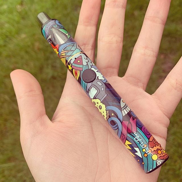Innokintech's tweet photo. Today's handcheck of #JemPen. Purely made for flavors, simple, portable and stylish design. Do you know the name of this lovely color? 😍
@vape_distribution
#innokinJemPen #vapepen #MTLvaping #innokin #innokintechnology #vapeon #vapesociety #vapecomm… https://t.co/ch6uontAv5 https://t.co/1cchSiZCOH