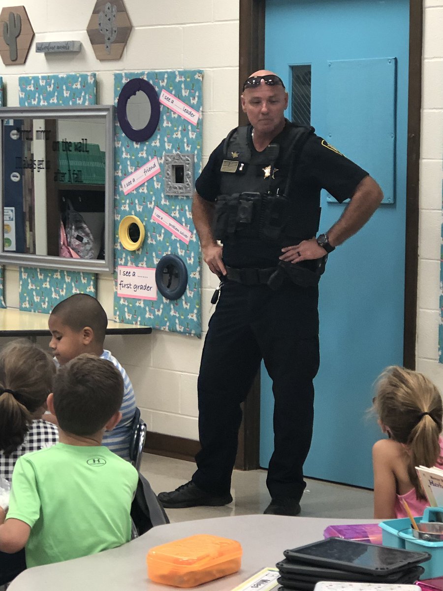 Emily Hinson tweet media