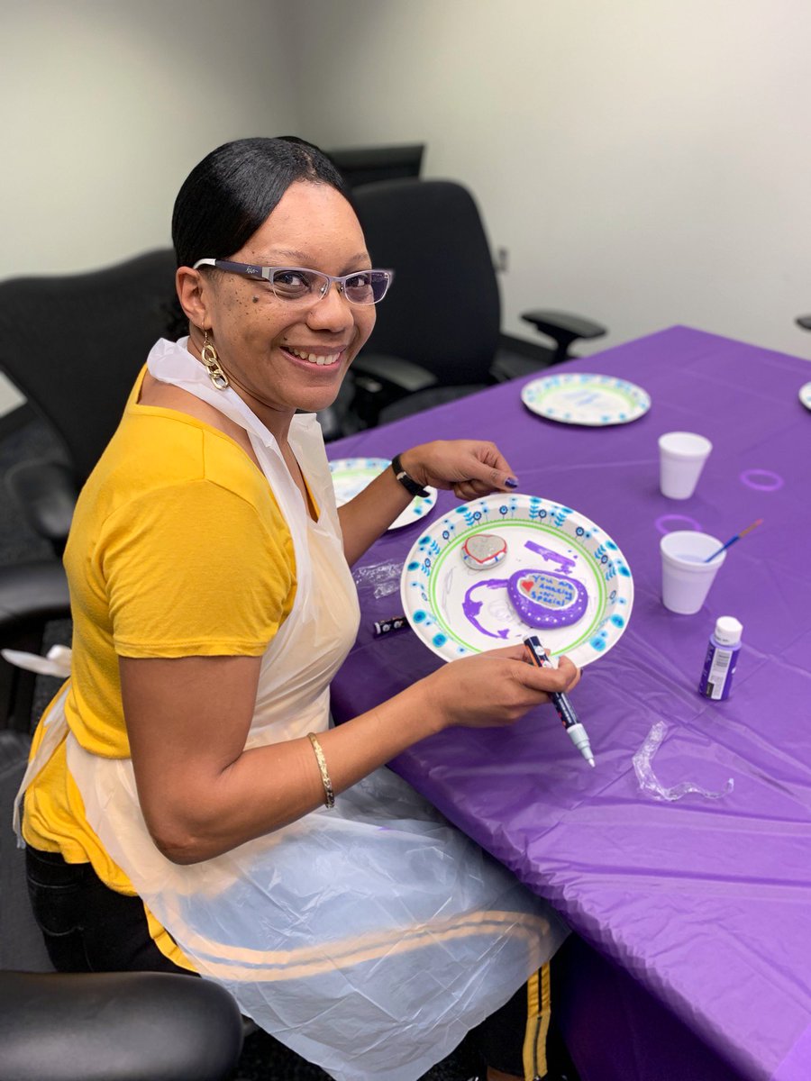 WomenOfATT_LA's tweet image. Louisiana’s #WOARocks party!!! They’re loving this relaxing activity! #WOA #LAchapter 💜🎨👩‍🎨