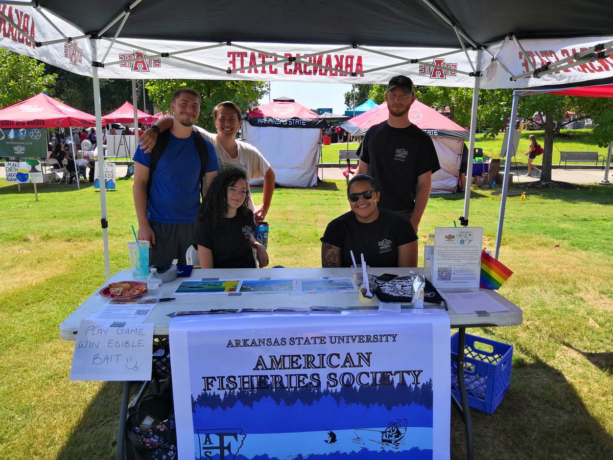 Karyopsis's tweet photo. It's hot today but we are having a great time at the RSO Fair! Excited to kick off the semester with several  CSM clubs!! https://t.co/rqlcFdHWCd