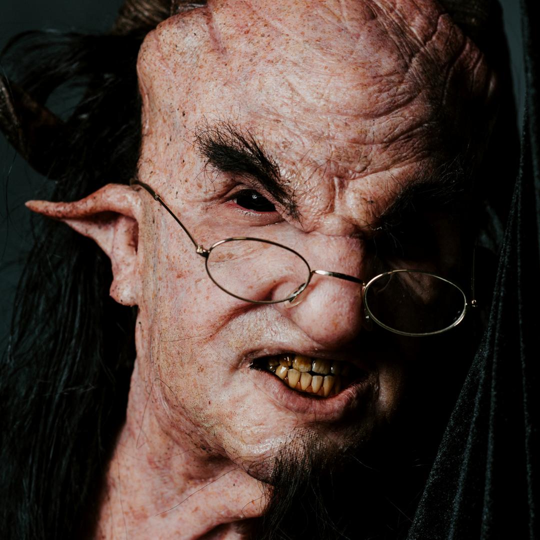 MakeupArtistmag's tweet image. A fantastic goblin by Roberto Mestroni and Cristina Davite for @BentleyAdvanced at @IMATS #London 2019 😈
.
.
.
#prosthetics #imats #imatslondon #goblin #creaturemakeup #prostheticmakeup #moviemakeup #makeupfx #harrypottermakeup #harrypotter #trollmakeup #trollvibes