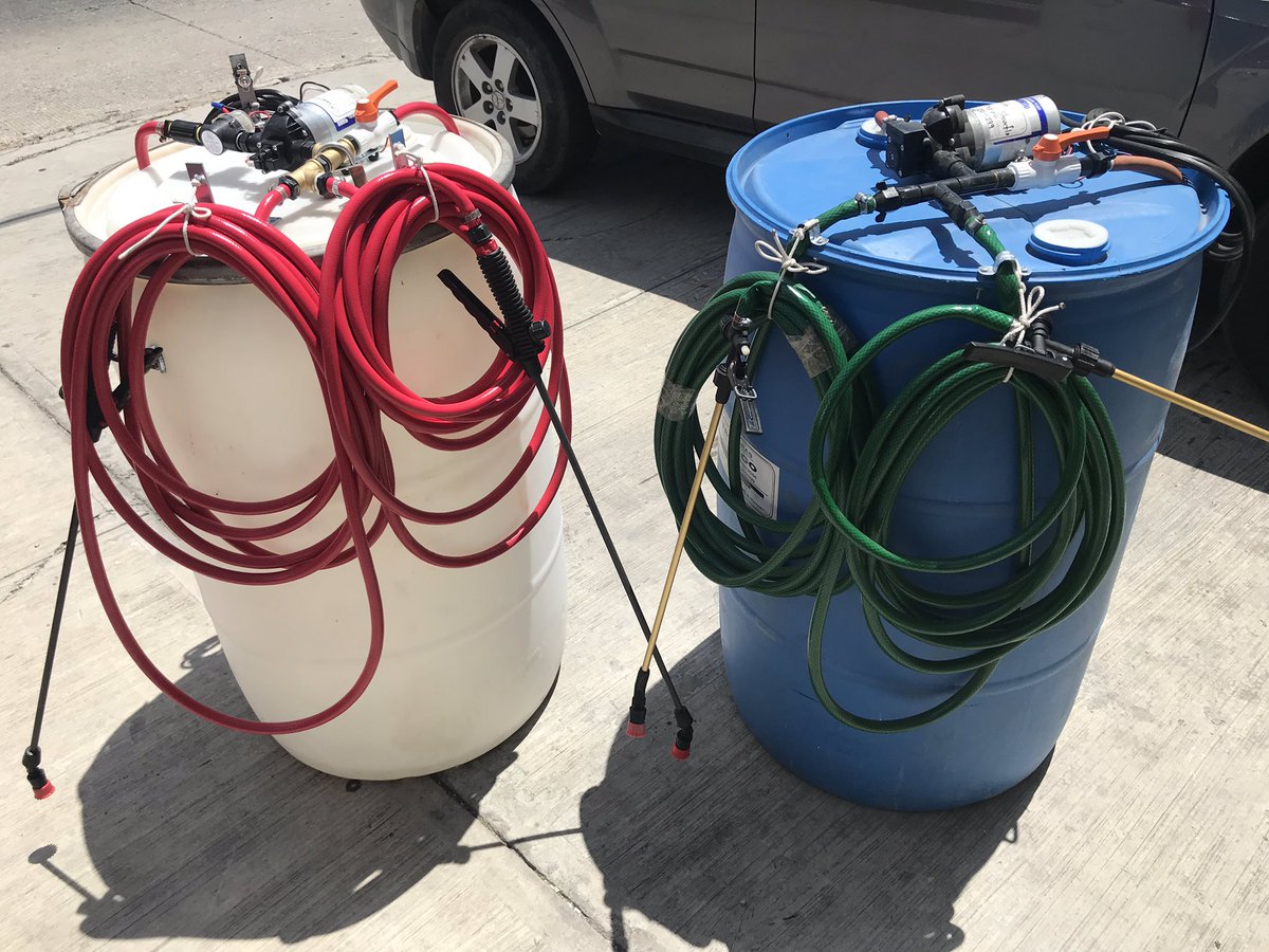 AspersorTampico's tweet photo. Parihuelas eléctricas a 12 volts para conectar a la batería de la camioneta o tractor

Un mismo sistema, con dos versiones diferentes. 

En el tanque blanco PARITECH-100 para uso profesional, alta presión y bomba con valvulas de vitón. https://t.co/1K2gXiUEEi
