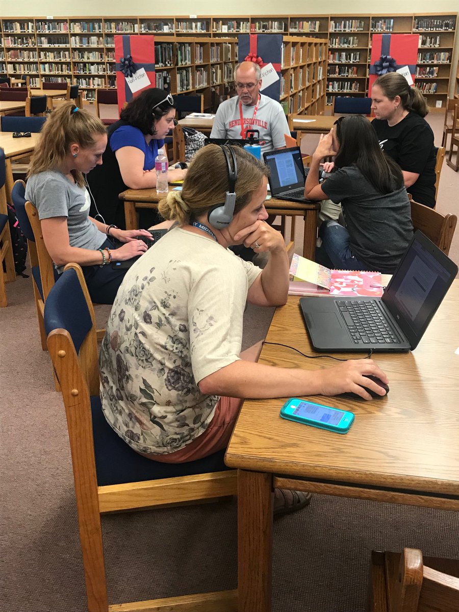 psuttonteacher's tweet photo. Middle school science teachers collaborating to create literacy based lessons #purposeful planning ⁦@HCPSNC⁩ https://t.co/fM9B6eowTt