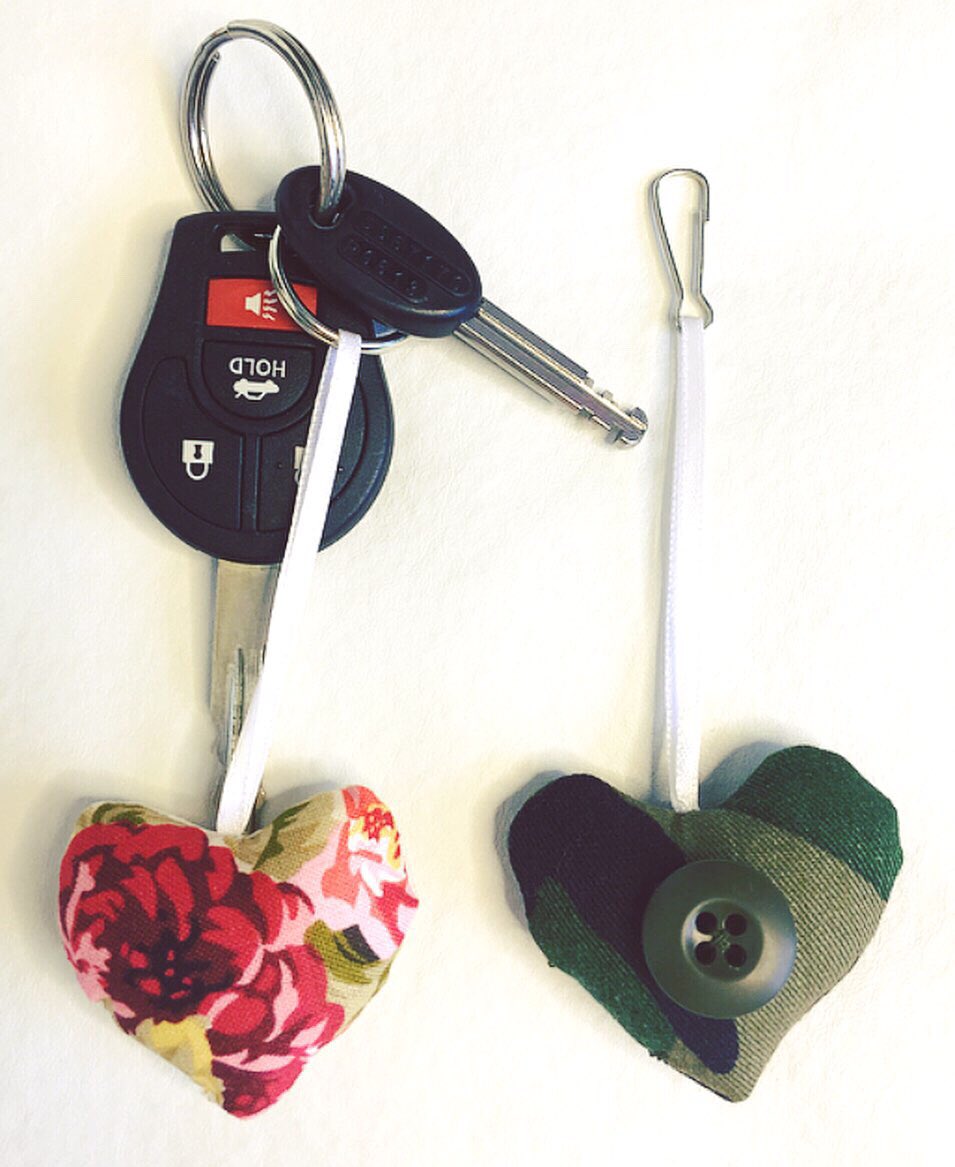 memories_mama's tweet image. Keeping your memories close to your heart ❤️

Take your beautiful memories everywhere you go with a Memory Heart Keychains made with your beautiful fabrics. 

#keychain #memoryheart #giftideas #memorialgift #inmemory #memorial #handmadegifts #birthdaygift #christmasgift