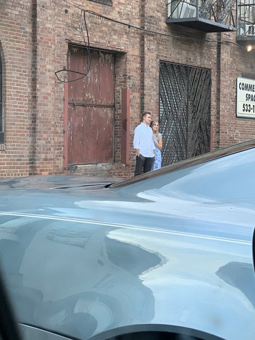TFW people take engagement photos in front of the swingers club 😆😆 https://t.co/e2Oj60t6Qh<a href="/tag/reddoordungeon"class="tags"><span>#reddoordungeon</span></a>