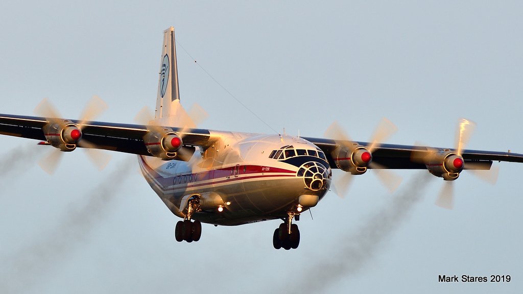 YQXYYT's tweet image. Ukraine Air Alliance 4011 Antonov AN12 UR-CAH from #KMSY on final for Rwy 29 at #CYYT. Smokin'!