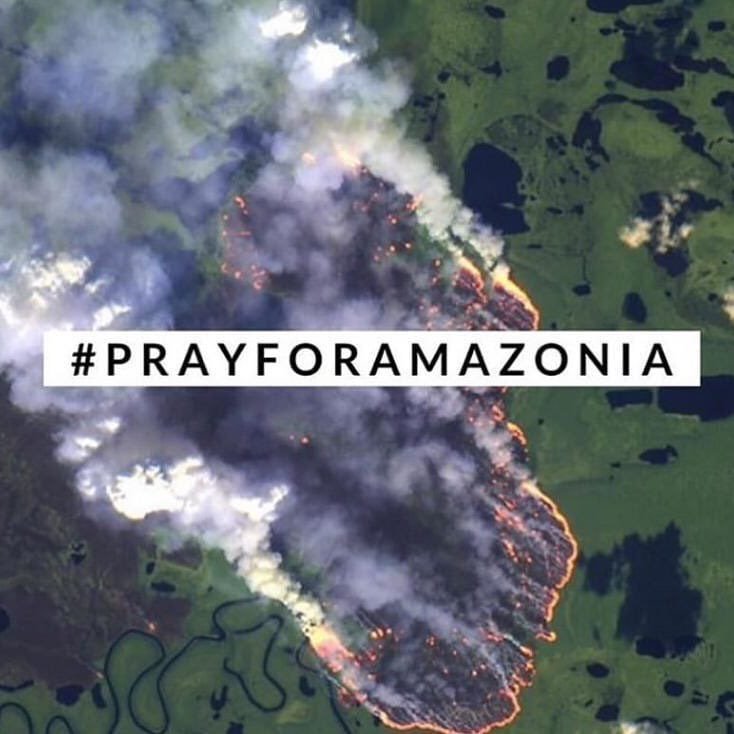 Mecha237's tweet photo. Amazonia en Brasil ... está ardiendo.
#PrayforAmazonas #AmazonFire https://t.co/PaVbLY613V