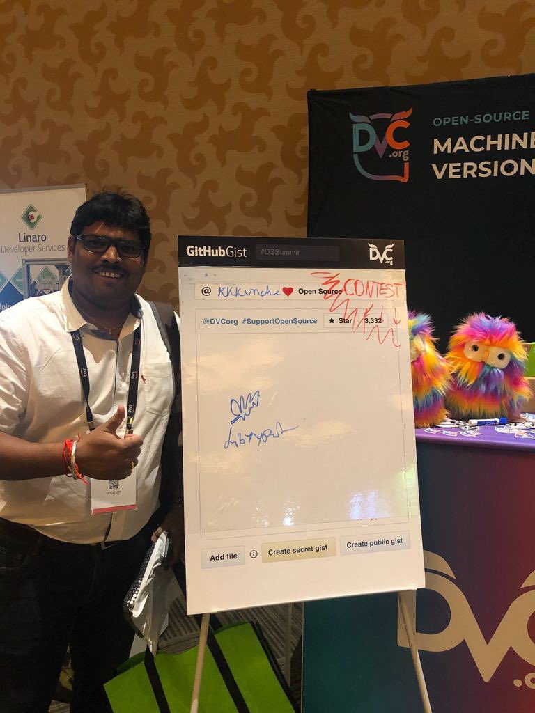DVCorg's tweet image. Having fun here with the #SupportOpenSource contest participants!👩🏽‍🎨👨🏻‍🎨