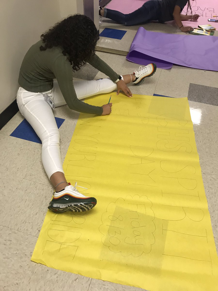 CHSLionsSpirit's tweet photo. Gearing up for our first spirit week ❤️🦁💙#chs_lions #castleberryisd #castleberrycheer #spiritweek https://t.co/RuZGUn6iHe