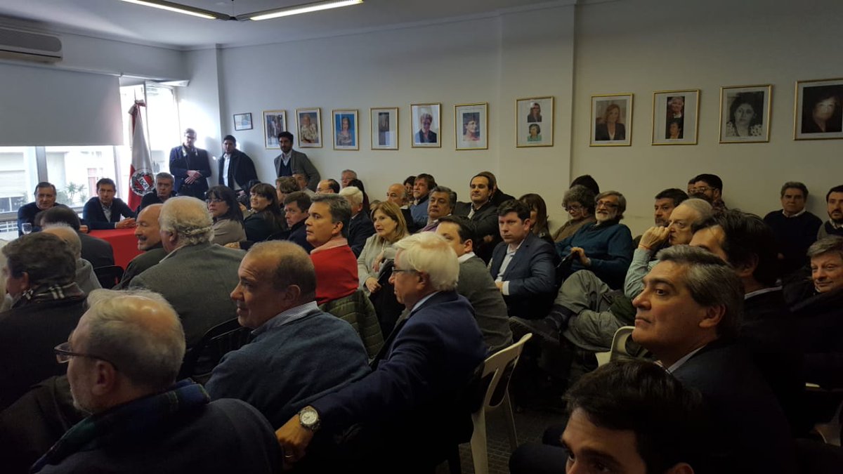<a href="/gustavovaldesok/">Gustavo Valdés</a> <a href="/GerardoMorales/">Gerardo Morales</a> <a href="/marioraulnegri/">Mario Raúl Negri</a> <a href="/luisnaidenoff/">Luis Naidenoff</a> <a href="/angelrozaschaco/">Angel Rozas</a> <a href="/JCanoOK/">José Cano</a> <a href="/BuryaileRicardo/">Ricardo Buryaile</a> <a href="/petilombardi/">Andrés Peti Lombardi</a> en la reunión de la <a href="/UCRNacional/">Unión Cívica Radical</a> analizando el escenario electoral, dialogando y coordinando la campaña para las elecciones de octubre