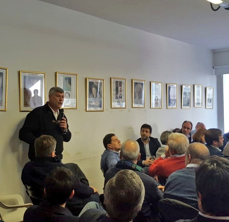 Comunicacionucr's tweet photo. @gustavovaldesok @GerardoMorales @marioraulnegri @luisnaidenoff @angelrozaschaco @JCanoOK @BuryaileRicardo @petilombardi en la reunión de la @UCRNacional analizando el escenario electoral, dialogando y coordinando la campaña para las elecciones de octubre https://t.co/0bpdaFEwef